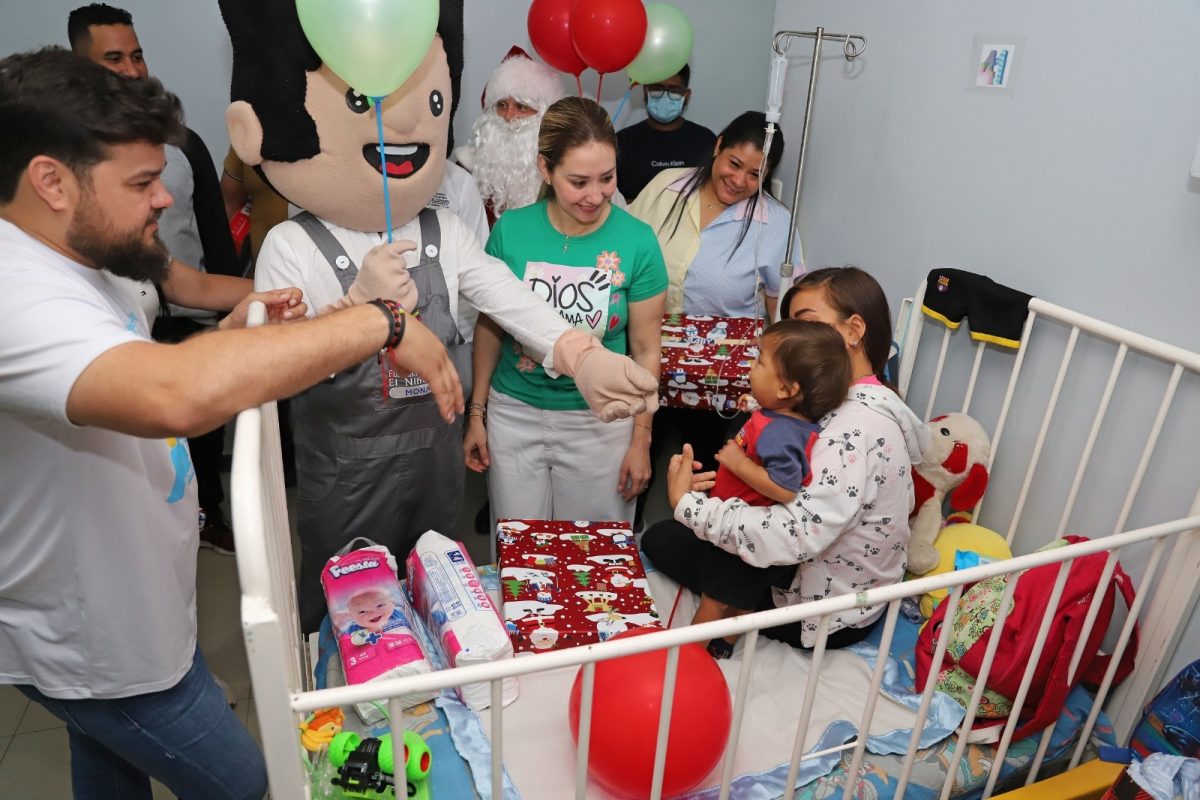 gobernador luna lleva regalos de navidad a pacientes pediatricos del nunez tovar laverdaddemonagas.com navidad 2
