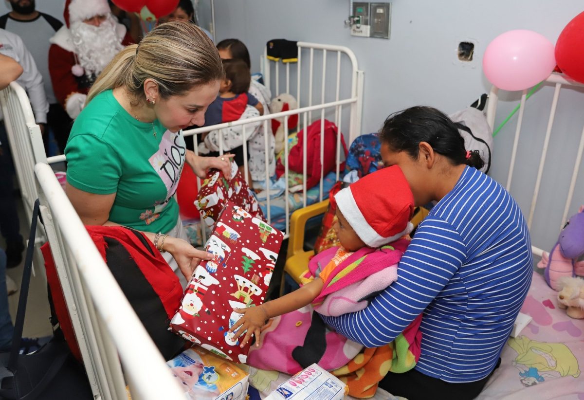 gobernador luna lleva regalos de navidad a pacientes pediatricos del nunez tovar laverdaddemonagas.com navidad 4