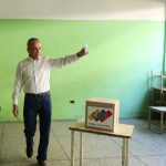 Manuel Rosales votó "por la defensa de nuestro Esequibo"