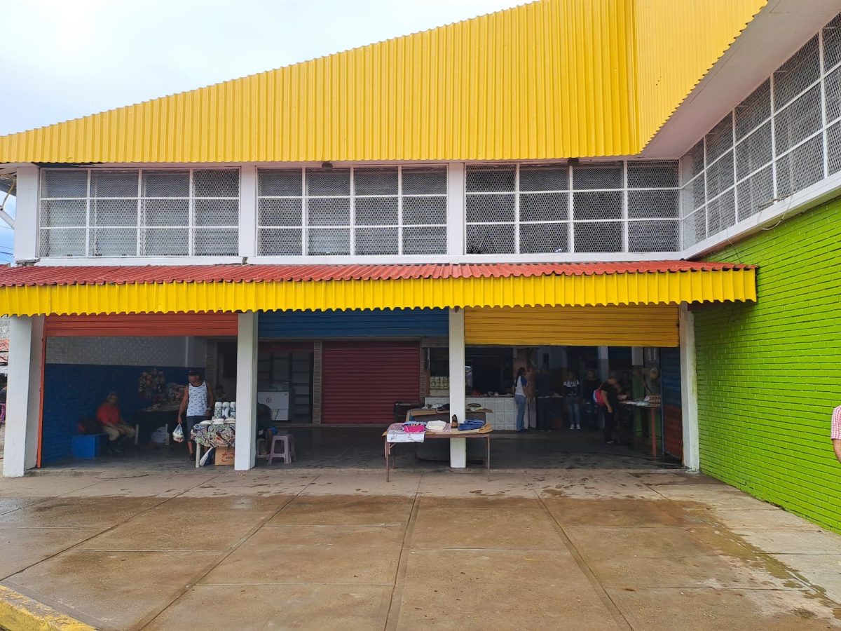 gobierno y alcaldia de bolivar rehabilitan areas del mercado de caripito laverdaddemonagas.com mercado caripito2