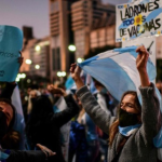 Gobierno de Argentina eliminará beneficios sociales