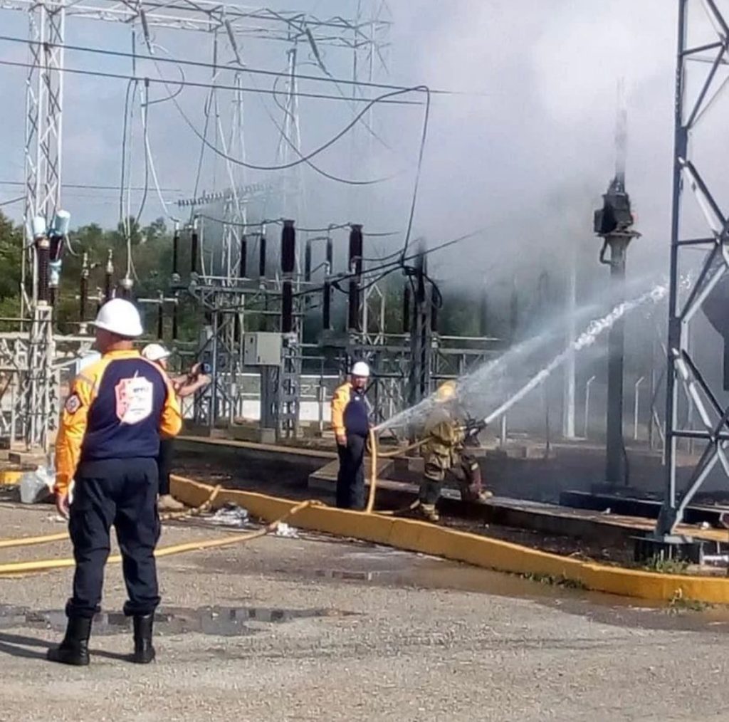 ministro acto de sabotaje pretendia dejar sin electricidad al municipio cabimas laverdaddemonagas.com bomberos atacando el fuego en la subestacion cabimas