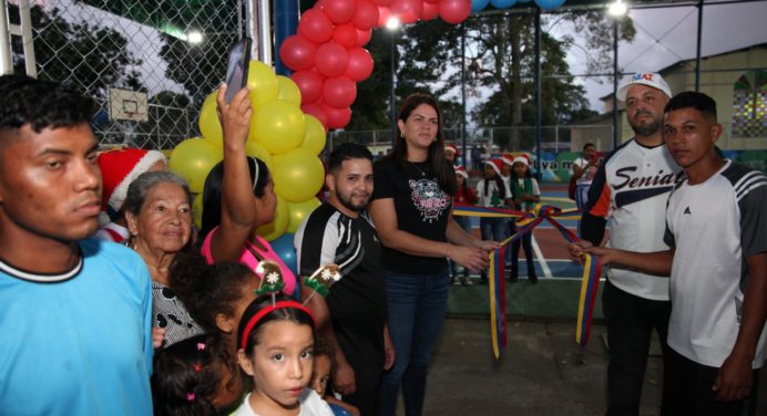 Seniat, Gobernación y Alcaldía de Maturín regalan obras a El Corozo en Navidad