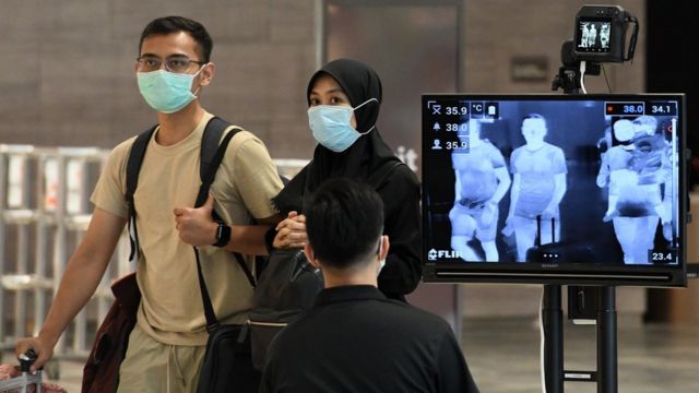 Singapur refuerza el uso obligatorio de mascarillas