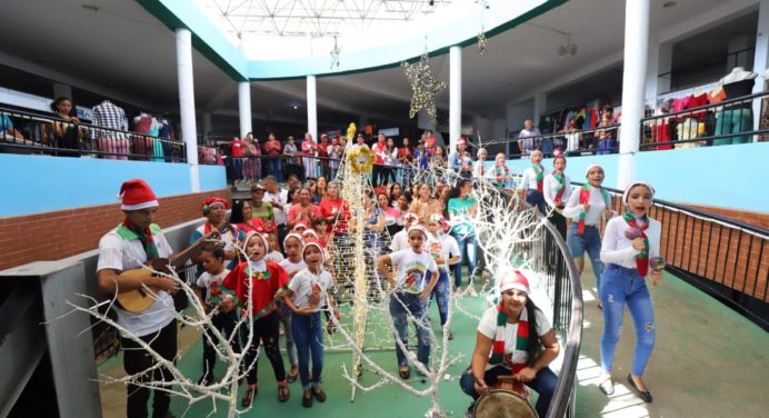 Sorprenden con parrandón a usuarios del mercado Los Bloques