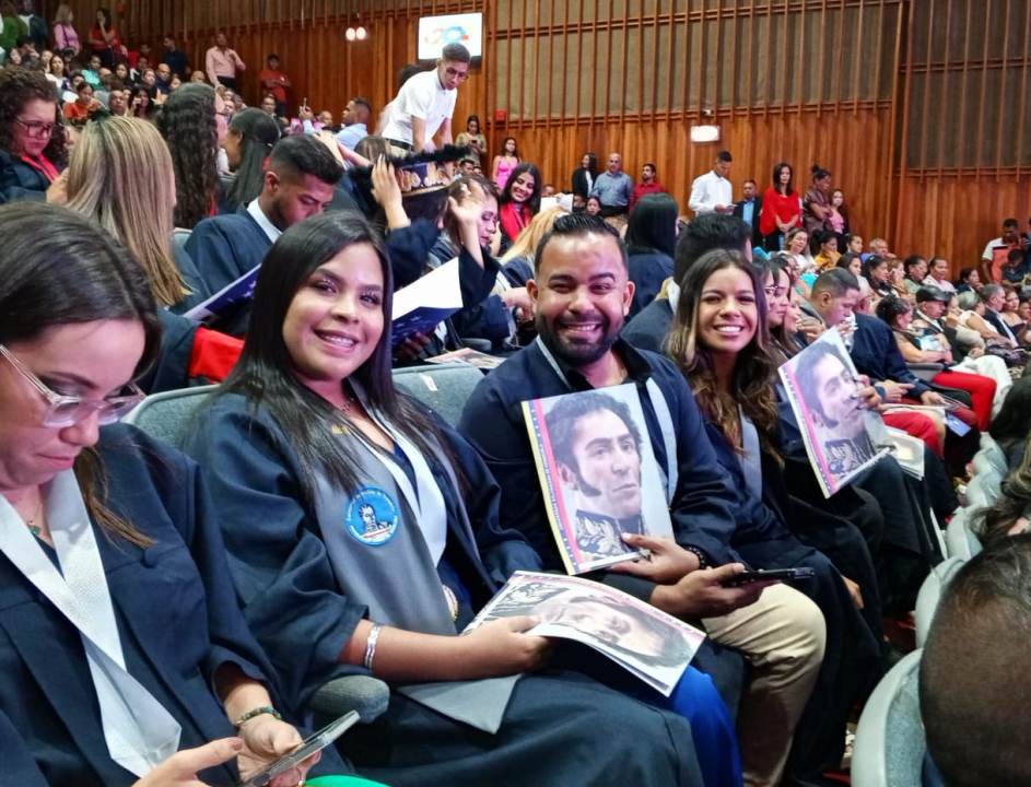 UBV graduó 321 profesionales en distintas áreas 5 ubv graduo 321 profesionales en distintas areas laverdaddemonagas.com whatsapp image 2023 12 12 at 4.07.06 pm