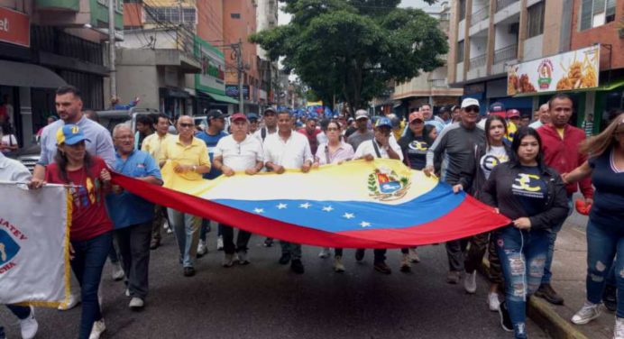 A 66 años de democracia, oposición continúa la lucha en unidad