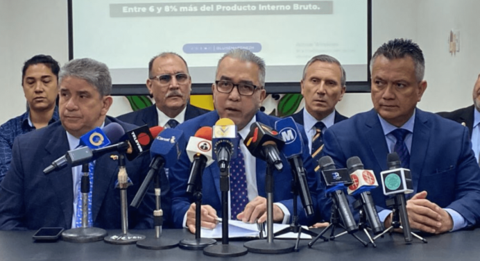 AD plantea aumento salarial de $100 para trabajadores del sector público