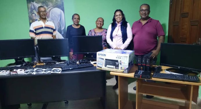 Alcaldía de Uracoa recibe dotación de equipos tecnológicos