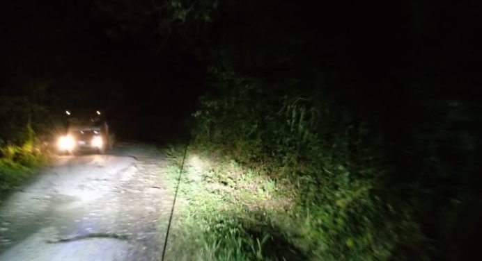 Carretera de San Antonio entre la oscuridad y huecos por doquier