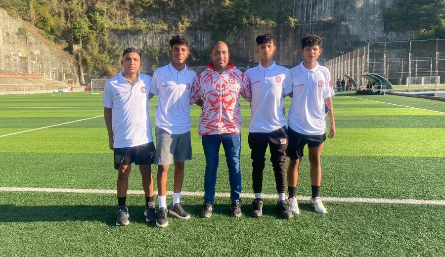 Jugadores de la Escuela Mejía prueban su talento con el conjunto capitalino