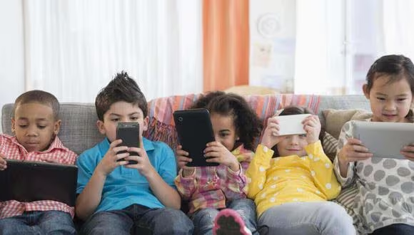 Declaran a las redes sociales «amenaza para la salud mental» en los menores: Conoce en cuál ciudad