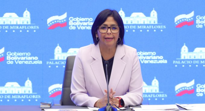 Delcy Rodríguez advierte a EE.UU. con suspender vuelos de repatriación