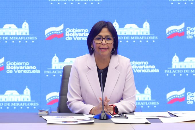 Delcy Rodríguez advierte a EE.UU. con suspender vuelos de repatriación
