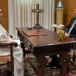 El papa Francisco recibe al expresidente argentino