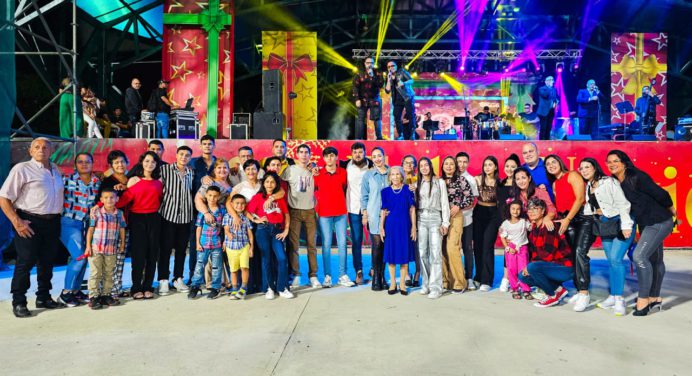 Gobernador Ernesto Luna recibió el 2024 en el Polideportivo