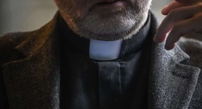 Iglesia católica indaga presunto abuso sexual de un sacerdote a menor en México