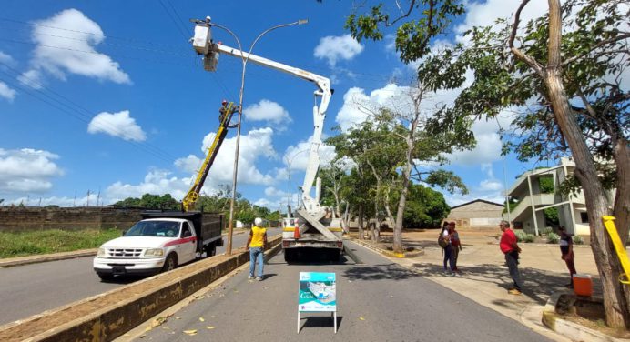 Instalan lámparas LED en avenida Perimetral de Caicara