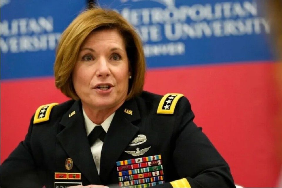 Estados Unidos envía a la Jefe del Comando Sur, Laura Richardson acompañada por agentes contra el narcotráfico a Ecuador