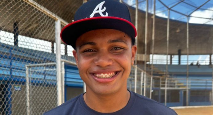 José Perdomo, el prospecto venezolano que recibió millonario bono de firma