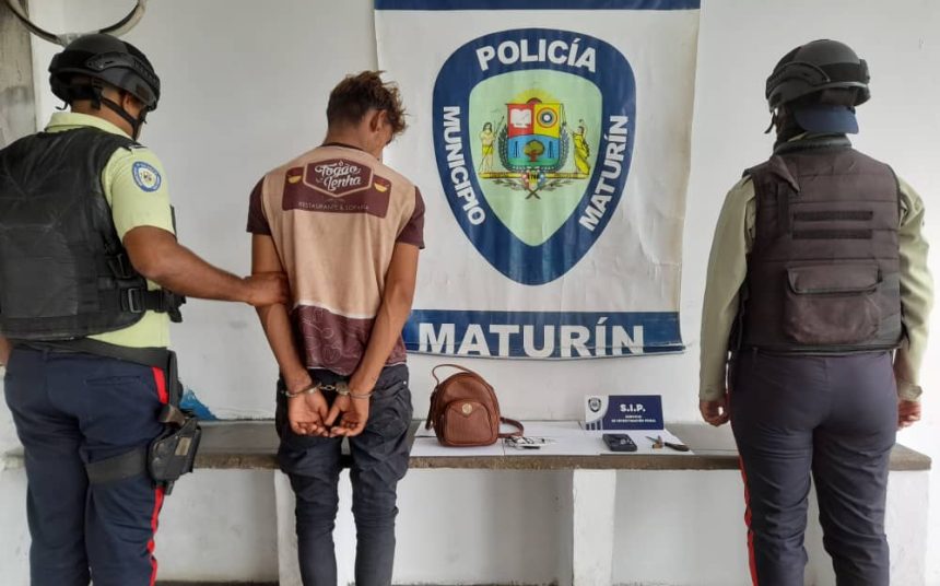 Funcionarios de Polimaturín capturan a adolescente que robaba teléfonos