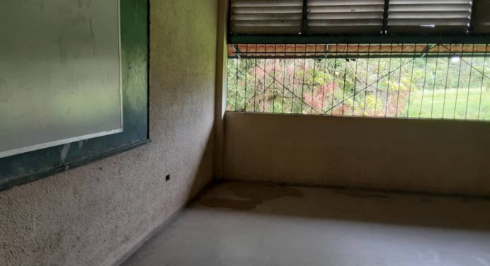 Liceo Monagas de Caripito se cae a pedazos