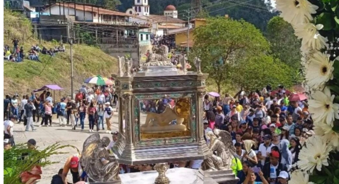 Merideños se unen en la peregrinación del Santo Niño de la Cuchilla