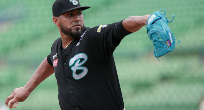 Osmer Morales gana de forma unánime el premio como «Pitcher del Año»