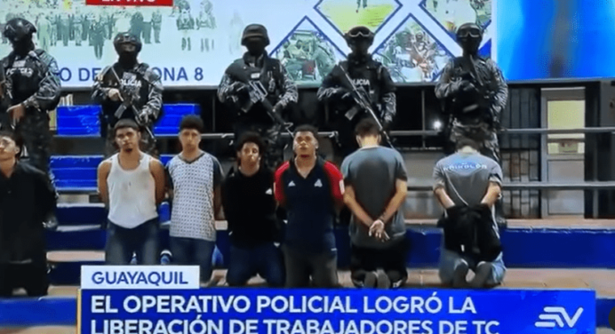 Policía de Ecuador tomó el control y detuvo a 12 ecuatorianos y un venezolano por asalto al canal