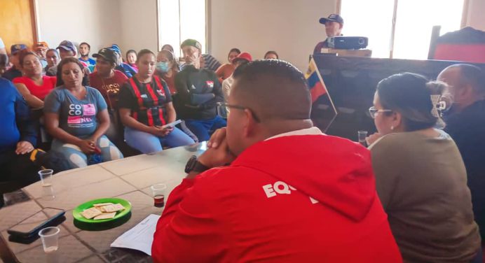 Santa Bárbara de Tapirín debate las 7 líneas de transformación del Psuv