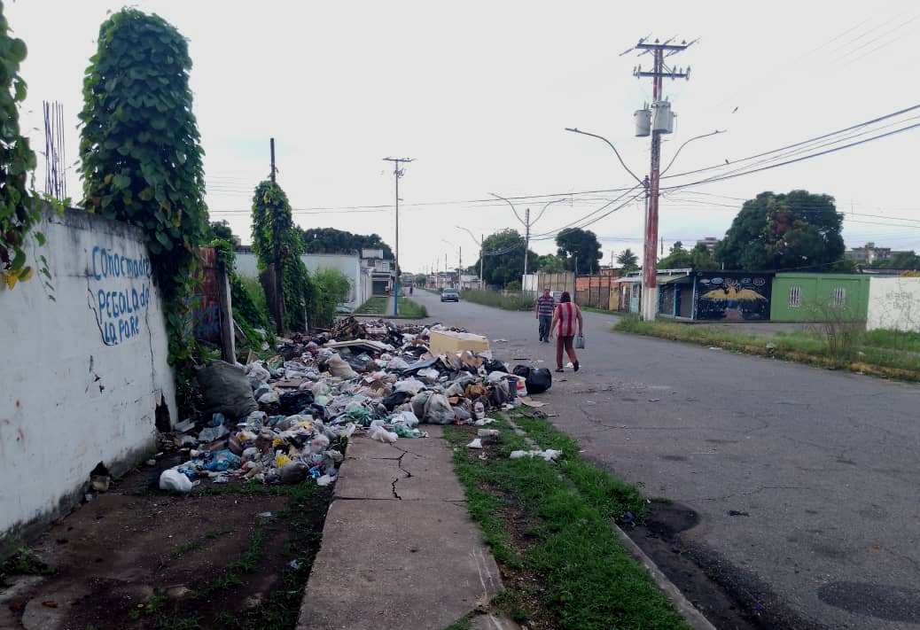 En 23 de Enero hay basura por montón