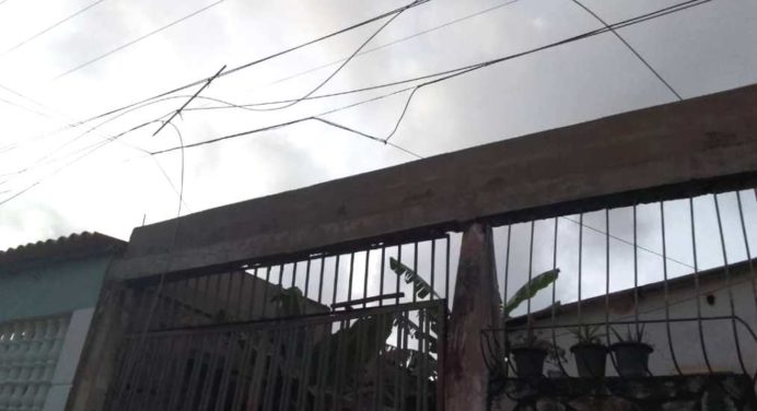 Sin luz sector Paramaconi tras caída de guayas
