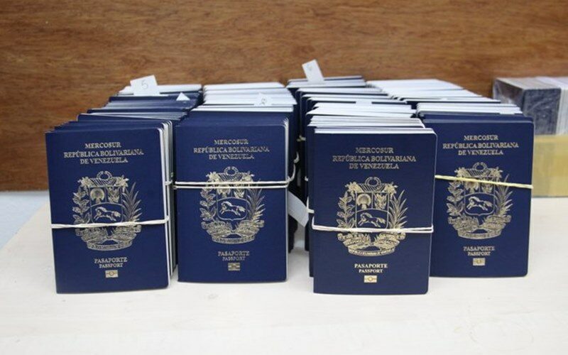 pasaporte en el SAIME