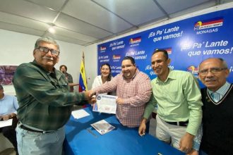 UNT reconoce labor de los docentes