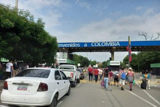 Vehículos venezolanos no pueden circular por Cúcuta