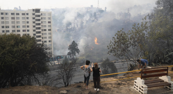 56 muertos dejan incendios en Chile