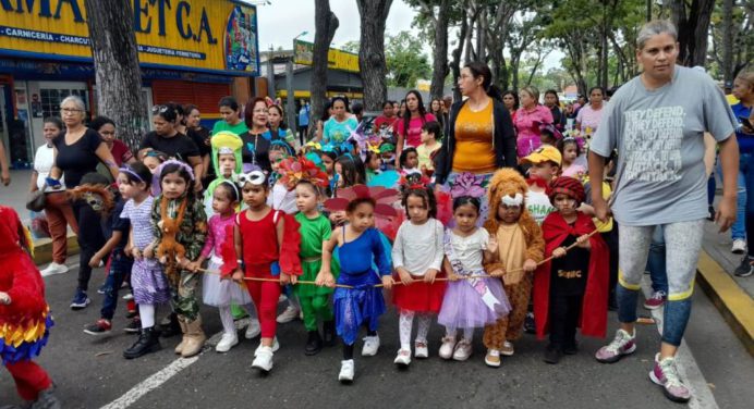 Circuitos escolares realizaron desfile de carnaval