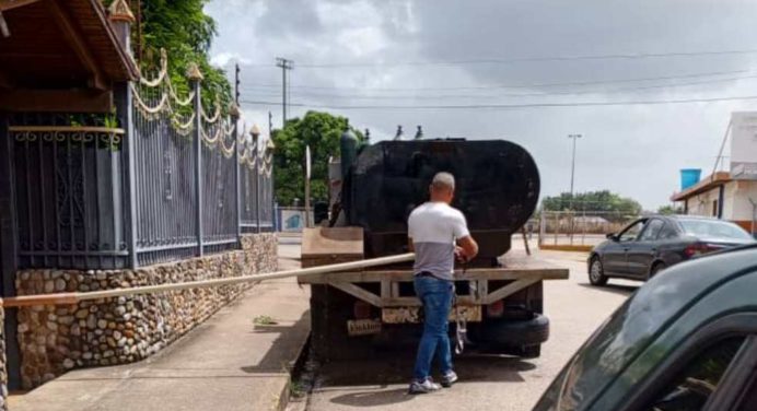Comunidades continúan reportando fallas del suministro de agua por tuberías