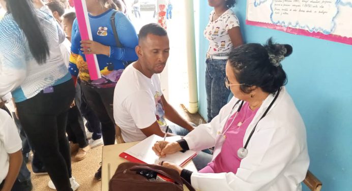 Con jornada de atención y protección social favorecen a 400 personas de El Corozo