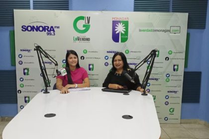 Duviany Mata junto a Estrella Velandia durante el programa La Verdad Radio TV.