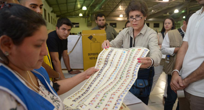 El Salvador comienza conteo final de elecciones para el Congreso