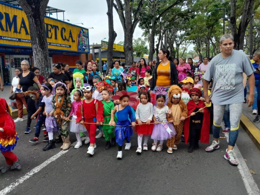 El desfile de niños abre el carnaval 2024
