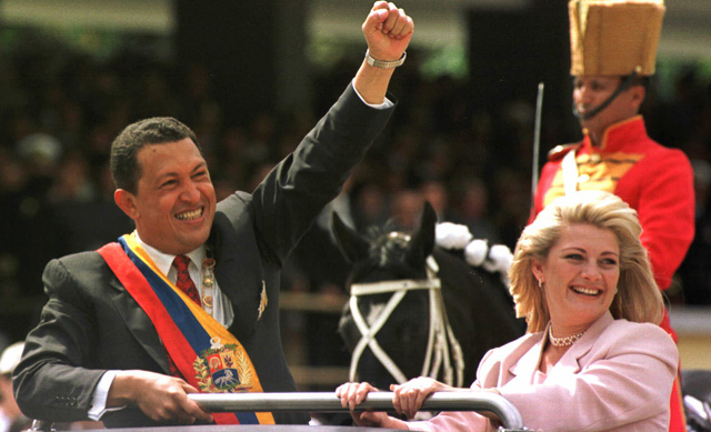 Hace 25 años Hugo Chávez asumió la presidencia de Venezuela por primera vez