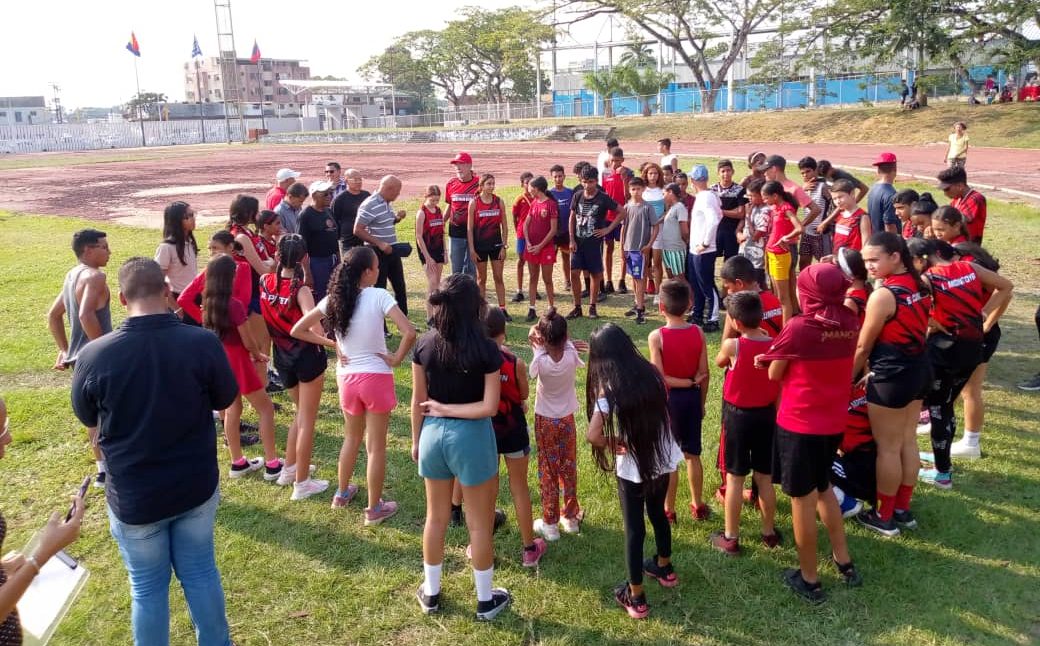 Celebran 48 años de la escuela de atletismo de Monagas