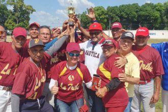 La Tribu vence a Halcones en duelo de softbol