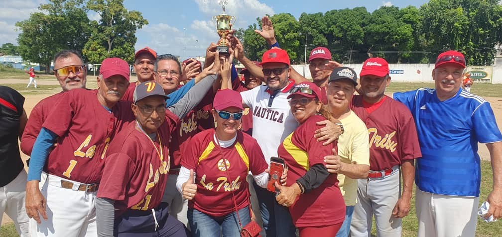 La Tribu vence a Halcones en duelo de softbol