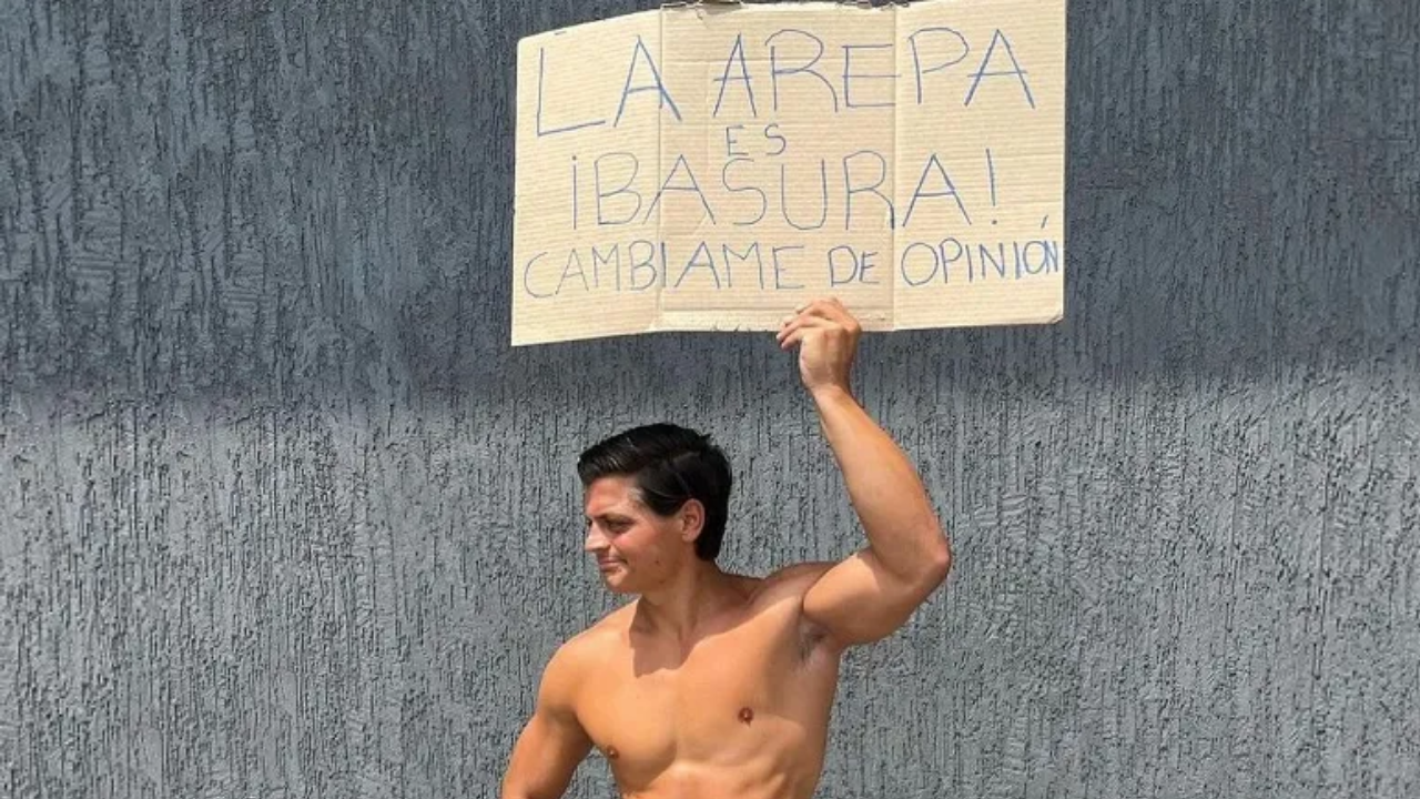 Le dieron hasta con el tobo al influencer venezolano que dice que la arepa es comida basura