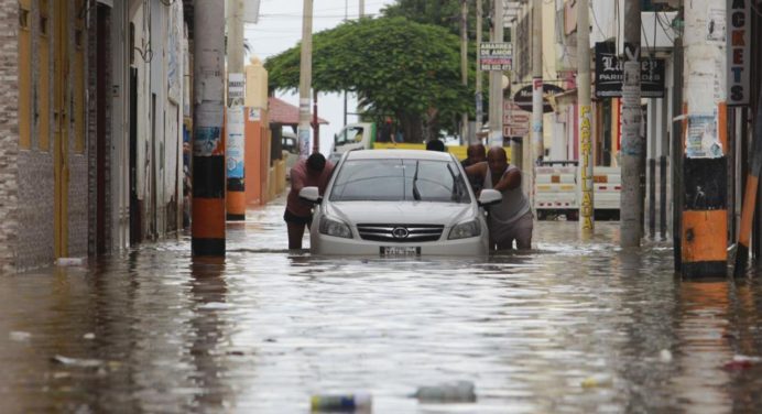 Lluvias en Perú causan inundación es y afectaciones en viviendas