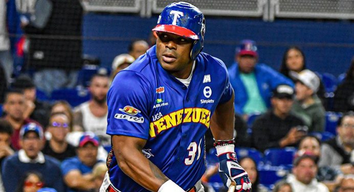 Los Tiburones de La Guaira iniciaron con victoria la Serie del Caribe 2024