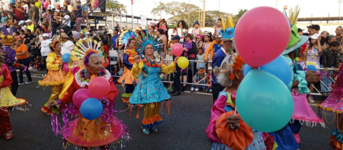 mas de 200 mil personas presenciaron el tercer desfile del carnaval de maturin laverdaddemonagas.com comparsa de adultos mayores